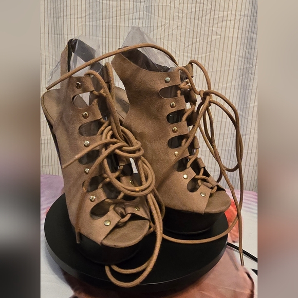 #3336 Breckelles women's high heels open toe lace up - Picture 4 of 10